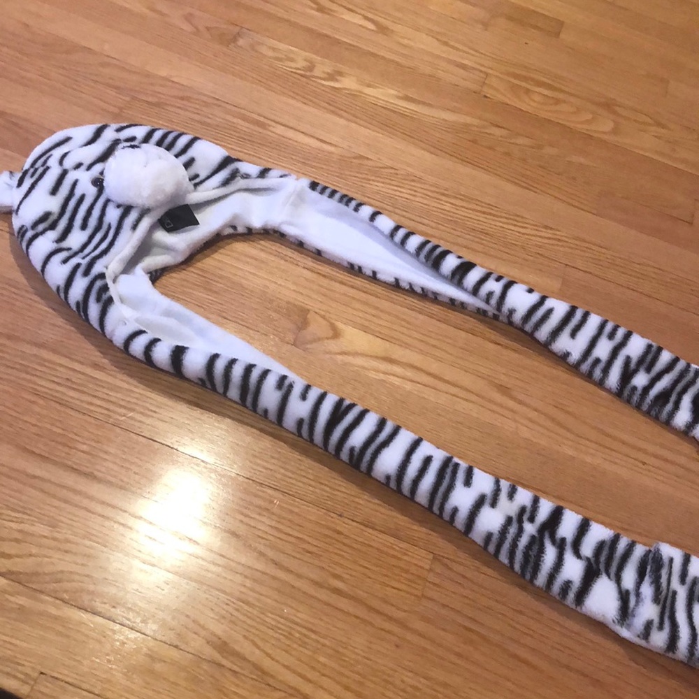 White Tiger Hat - Picture 2 of 4